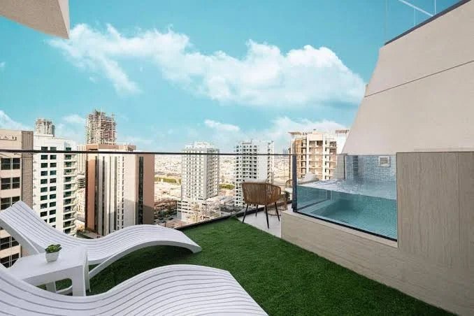 Binghatti City, Piscina privata in terrazza