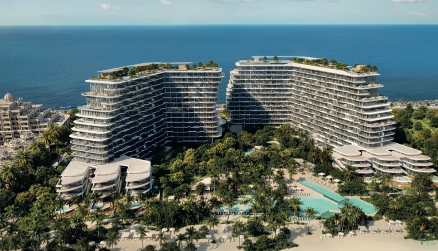 Passo by Beyond, Le torri e la spiaggia privata