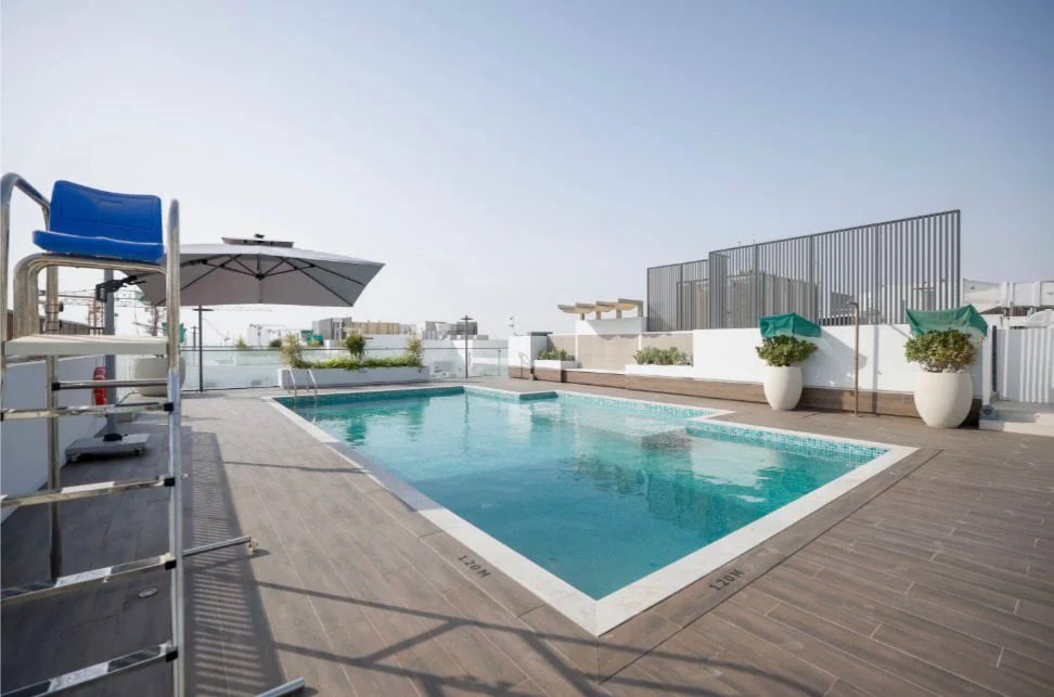 Starlight Park 1BR + Study, Rooftop pool